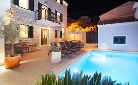 Villa Filipetti With Heated Pool